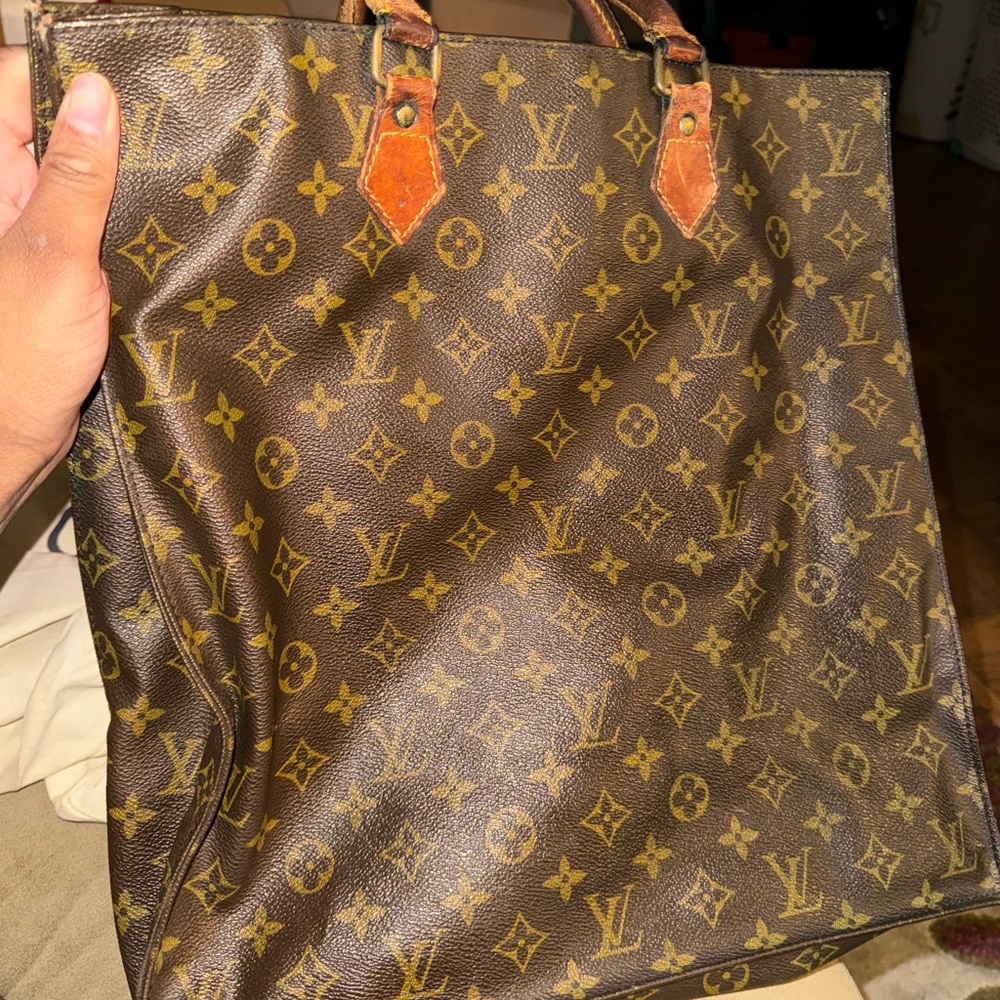 Louis Vuitton Sac Plat Authentic handbag, comes with LV dustbag